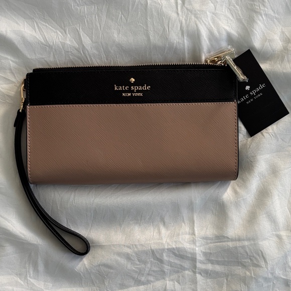 kate spade Handbags - Kate Spade Black and Brown Wristlet